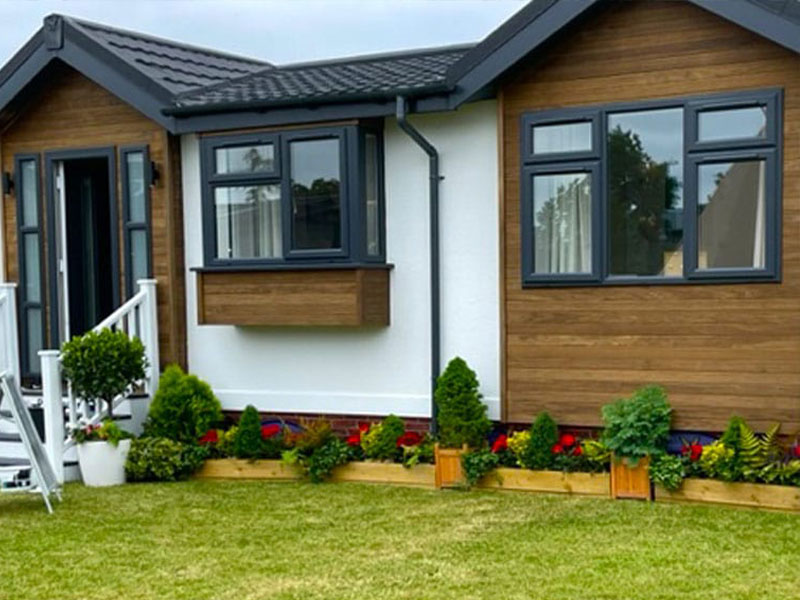 Displays to fronts of Mobile Homes